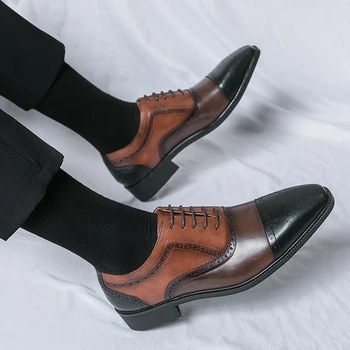 2023 Популярные мужские модельные туфли для свадьбы, оксфордские туфли со шнуровкой, мужская модная обувь в стиле ретро, мужская модная кожаная обувь на платформе